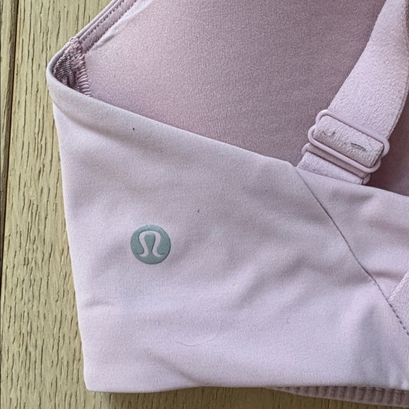 lululemon athletica Pale Pink Crisscross Back Sports Bra, size 34C - Picture 3 of 5